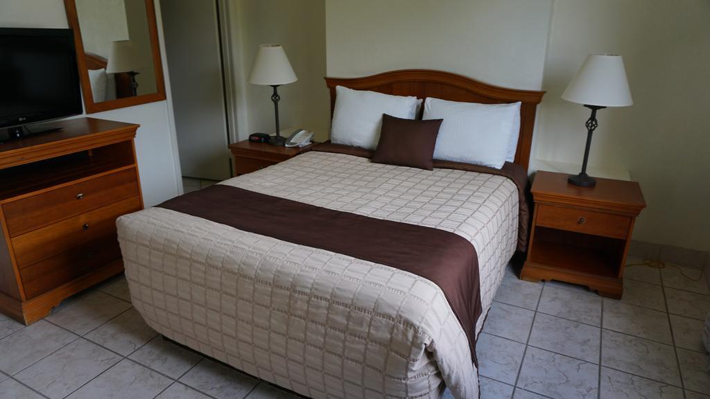 Golden Strand Resort Sunny Isles Beach Extérieur photo